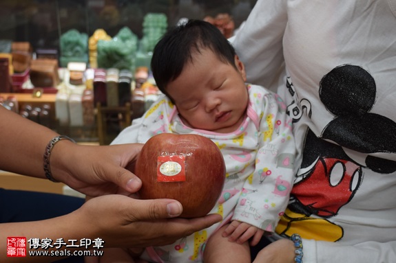 剃胎毛、滿月剃頭、嬰兒剃頭、嬰兒理髮、嬰兒剃髮、嬰兒剃胎毛、嬰兒滿月剃頭、寶寶剃頭、剃胎毛儀式、剃胎毛吉祥話、滿月剃頭儀式、滿月剃頭吉祥話、寶寶剃胎毛、寶寶滿月剃頭理髮、新北永和區剃胎毛、新北永和區滿月剃頭、新北永和區嬰兒剃頭剃胎毛、新北永和區嬰兒理髮、新北永和區嬰兒剃髮、陳寶寶(新北永和區嬰兒寶寶滿月剃頭理髮、免費嬰兒剃胎毛儀式吉祥話)。中國風會場，爸媽寶貝免費穿「日中韓」古裝禮服。專業拍照、DVD光碟、證書。★購買「臍帶章、肚臍章、胎毛筆刷印章」贈送：剃頭、收涎、抓周，三選一。2016.11.03 照片8