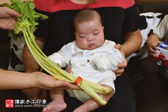 剃胎毛、滿月剃頭、嬰兒剃頭、嬰兒理髮、嬰兒剃髮、嬰兒剃胎毛、嬰兒滿月剃頭、寶寶剃頭、剃胎毛儀式、剃胎毛吉祥話、滿月剃頭儀式、滿月剃頭吉祥話、寶寶剃胎毛、寶寶滿月剃頭理髮、 新北土城區剃胎毛、新北土城區滿月剃頭、 新北土城區嬰兒剃頭剃胎毛、新北土城區嬰兒理髮、新北土城區嬰兒剃髮、黃寶寶(新北土城區到府嬰兒寶寶滿月剃頭理髮、免費到府嬰兒剃胎毛儀式吉祥話)。到府剃頭剃胎毛主持、專業拍照、DVD光碟、證書。★購買「臍帶章、肚臍章、胎毛筆刷印章」贈送：剃頭、收涎、抓周，三選一。2017.05.14  照片11