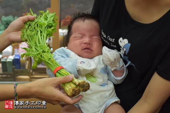 剃胎毛、滿月剃頭、嬰兒剃頭、嬰兒理髮、嬰兒剃髮、嬰兒剃胎毛、嬰兒滿月剃頭、寶寶剃頭、剃胎毛儀式、剃胎毛吉祥話、滿月剃頭儀式、滿月剃頭吉祥話、寶寶剃胎毛、寶寶滿月剃頭理髮、 新北市永和地區剃胎毛、新北市永和地區滿月剃頭、新北市永和地區嬰兒剃頭剃胎毛、新北市永和地區嬰兒理髮、新北市嬰兒剃髮、曹寶寶(新北永和區嬰兒寶寶滿月剃頭理髮、免費嬰兒剃胎毛儀式吉祥話)。中國風會場，爸媽寶貝免費穿「日中韓」古裝禮服。專業拍照、DVD光碟、證書。★購買「臍帶章、肚臍章、胎毛筆刷印章」贈送：剃頭、收涎、抓周，三選一。2017.10.04照片9