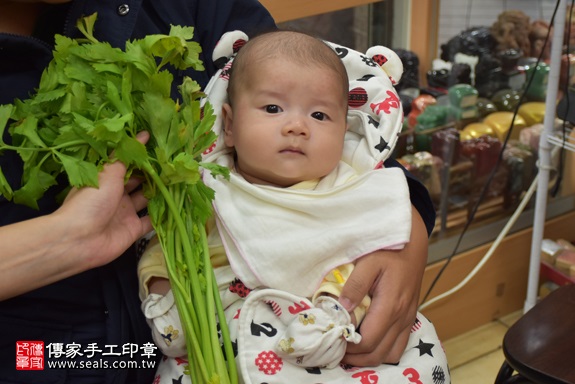 剃胎毛、滿月剃頭、嬰兒剃頭、嬰兒理髮、嬰兒剃髮、嬰兒剃胎毛、嬰兒滿月剃頭、寶寶剃頭、剃胎毛儀式、剃胎毛吉祥話、滿月剃頭儀式、滿月剃頭吉祥話、寶寶剃胎毛、寶寶滿月剃頭理髮、 新北市永和地區剃胎毛、新北市永和地區滿月剃頭、新北市永和地區嬰兒剃頭剃胎毛、新北市永和地區嬰兒理髮、新北市嬰兒剃髮、李寶寶(新北永和區嬰兒寶寶滿月剃頭理髮、免費嬰兒剃胎毛儀式吉祥話)。中國風會場，爸媽寶貝免費穿「日中韓」古裝禮服。專業拍照、DVD光碟、證書。★購買「臍帶章、肚臍章、胎毛筆刷印章」贈送：剃頭、收涎、抓周，三選一。2017.11.05照片11