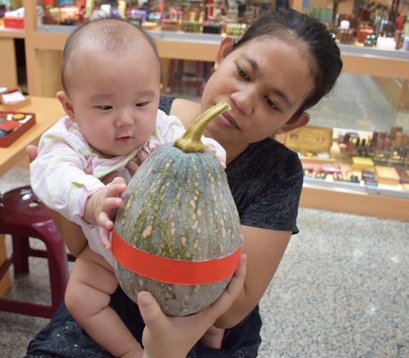 古小妹(台中北區嬰兒寶寶滿月剃頭理髮、免費嬰兒剃胎毛儀式吉祥話)。中國風會場，爸媽寶貝免費穿「日中韓」古裝禮服。專業拍照、DVD光碟、證書。★購買「臍帶章、肚臍章、胎毛筆刷印章」贈送：剃頭、收涎、抓周，三選一。 2015.05.21 照片13