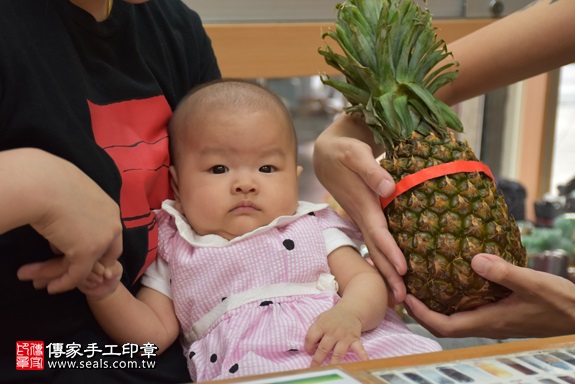 剃胎毛、滿月剃頭、嬰兒剃頭、嬰兒理髮、嬰兒剃髮、嬰兒剃胎毛、嬰兒滿月剃頭、寶寶剃頭、剃胎毛儀式、剃胎毛吉祥話、滿月剃頭儀式、滿月剃頭吉祥話、寶寶剃胎毛、寶寶滿月剃頭理髮、 新北市永和地區剃胎毛、新北市永和地區滿月剃頭、新北市永和地區嬰兒剃頭剃胎毛、新北市永和地區嬰兒理髮、新北市嬰兒剃髮、鄭寶寶(新北永和區嬰兒寶寶滿月剃頭理髮、免費嬰兒剃胎毛儀式吉祥話)。中國風會場，爸媽寶貝免費穿「日中韓」古裝禮服。專業拍照、DVD光碟、證書。★購買「臍帶章、肚臍章、胎毛筆刷印章」贈送：剃頭、收涎、抓周，三選一。2017.10.03照片10