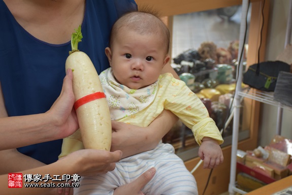 剃胎毛、滿月剃頭、嬰兒剃頭、嬰兒理髮、嬰兒剃髮、嬰兒剃胎毛、嬰兒滿月剃頭、寶寶剃頭、剃胎毛儀式、剃胎毛吉祥話、滿月剃頭儀式、滿月剃頭吉祥話、寶寶剃胎毛、寶寶滿月剃頭理髮、 新北市永和地區剃胎毛、新北市永和地區滿月剃頭、新北市永和地區嬰兒剃頭剃胎毛、新北市永和地區嬰兒理髮、新北市嬰兒剃髮、廖寶寶(新北永和區嬰兒寶寶滿月剃頭理髮、免費嬰兒剃胎毛儀式吉祥話)。中國風會場，爸媽寶貝免費穿「日中韓」古裝禮服。專業拍照、DVD光碟、證書。★購買「臍帶章、肚臍章、胎毛筆刷印章」贈送：剃頭、收涎、抓周，三選一。2017.10.09照片10