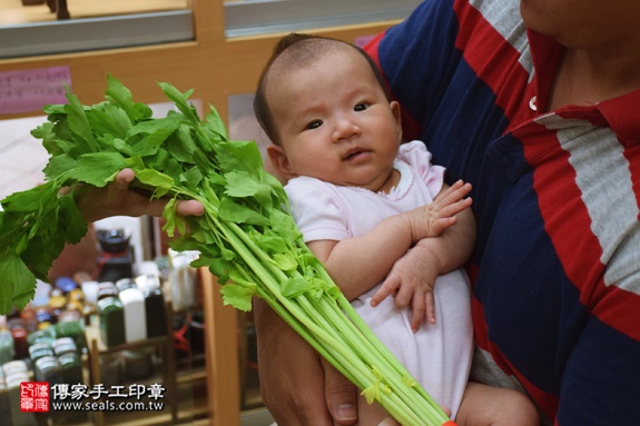 剃胎毛、滿月剃頭、嬰兒剃頭、嬰兒理髮、嬰兒剃髮、嬰兒剃胎毛、嬰兒滿月剃頭、寶寶剃頭、剃胎毛儀式、剃胎毛吉祥話、滿月剃頭儀式、滿月剃頭吉祥話、寶寶剃胎毛、寶寶滿月剃頭理髮、新北永和區剃胎毛、新北永和區滿月剃頭、新北永和區嬰兒剃頭剃胎毛、新北永和區嬰兒理髮、新北永和區嬰兒剃髮、張寶寶(新北永和區嬰兒寶寶滿月剃頭理髮、免費嬰兒剃胎毛儀式吉祥話)。中國風會場，爸媽寶貝免費穿「日中韓」古裝禮服。專業拍照、DVD光碟、證書。★購買「臍帶章、肚臍章、胎毛筆刷印章」贈送：剃頭、收涎、抓周，三選一。2016.10.24 照片11