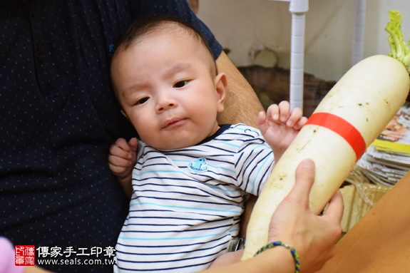 剃胎毛、滿月剃頭、嬰兒剃頭、嬰兒理髮、嬰兒剃髮、嬰兒剃胎毛、嬰兒滿月剃頭、寶寶剃頭、剃胎毛儀式、剃胎毛吉祥話、滿月剃頭儀式、滿月剃頭吉祥話、寶寶剃胎毛、寶寶滿月剃頭理髮、新北永和區剃胎毛、新北永和區滿月剃頭、新北永和區嬰兒剃頭剃胎毛、新北永和區嬰兒理髮、新北永和區嬰兒剃髮、林寶寶(新北永和區嬰兒寶寶滿月剃頭理髮、免費嬰兒剃胎毛儀式吉祥話)。中國風會場，爸媽寶貝免費穿「日中韓」古裝禮服。專業拍照、DVD光碟、證書。★購買「臍帶章、肚臍章、胎毛筆刷印章」贈送：剃頭、收涎、抓周，三選一。2016.07.23  照片14