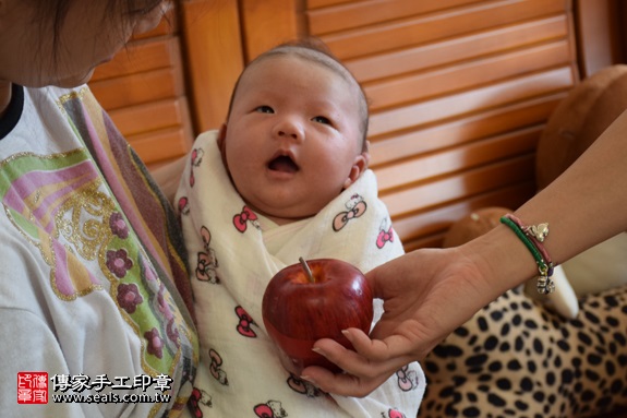 剃胎毛、滿月剃頭、嬰兒剃頭、嬰兒理髮、嬰兒剃髮、嬰兒剃胎毛、嬰兒滿月剃頭、寶寶剃頭、剃胎毛儀式、剃胎毛吉祥話、滿月剃頭儀式、滿月剃頭吉祥話、寶寶剃胎毛、寶寶滿月剃頭理髮、 新北市樹林地區剃胎毛、新北市樹林地區滿月剃頭、新北市樹林地區嬰兒剃頭剃胎毛、新北市樹林地區嬰兒理髮、新北市嬰兒剃髮、 吳寶寶(新北樹林區到府嬰兒寶寶滿月剃頭理髮、免費到府嬰兒剃胎毛儀式吉祥話)。到府剃頭剃胎毛主持、專業拍照、DVD光碟、證書。★購買「臍帶章、肚臍章、胎毛筆刷印章」贈送：剃頭、收涎、抓周，三選一。2017.08.05照片8