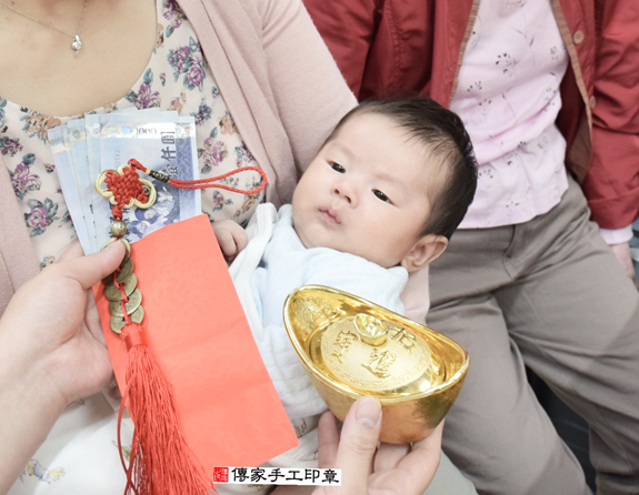 游寶寶(新北永和區嬰兒寶寶滿月剃頭理髮、免費嬰兒剃胎毛儀式吉祥話)。中國風會場，爸媽寶貝免費穿「日中韓」古裝禮服。專業拍照、DVD光碟、證書。★購買「臍帶章、肚臍章、胎毛筆刷印章」贈送：剃頭、收涎、抓周，三選一。 2015.12.02 照片14