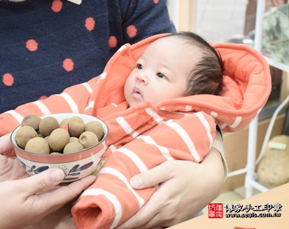 剃胎毛、滿月剃頭、嬰兒剃頭、嬰兒理髮、嬰兒剃髮、嬰兒剃胎毛、嬰兒滿月剃頭、寶寶剃頭、剃胎毛儀式、剃胎毛吉祥話、滿月剃頭儀式、滿月剃頭吉祥話、寶寶剃胎毛、寶寶滿月剃頭理髮、新北永和區剃胎毛、新北永和區滿月剃頭、新北永和區嬰兒剃頭剃胎毛、新北永和區嬰兒理髮、新北永和區嬰兒剃髮、林寶寶(新北永和區嬰兒寶寶滿月剃頭理髮、免費嬰兒剃胎毛儀式吉祥話)。中國風會場，爸媽寶貝免費穿「日中韓」古裝禮服。專業拍照、DVD光碟、證書。★購買「臍帶章、肚臍章、胎毛筆刷印章」贈送：剃頭、收涎、抓周，三選一。2015.12.18 照片7