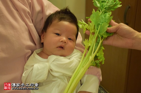 剃胎毛、滿月剃頭、嬰兒剃頭、嬰兒理髮、嬰兒剃髮、嬰兒剃胎毛、嬰兒滿月剃頭、寶寶剃頭、剃胎毛儀式、剃胎毛吉祥話、滿月剃頭儀式、滿月剃頭吉祥話、寶寶剃胎毛、寶寶滿月剃頭理髮、 新北土城區剃胎毛、新北土城區滿月剃頭、 新北土城區嬰兒剃頭剃胎毛、新北土城區嬰兒理髮、新北土城區嬰兒剃髮、黃寶寶(新北土城區到府嬰兒寶寶滿月剃頭理髮、免費到府嬰兒剃胎毛儀式吉祥話)。到府剃頭剃胎毛主持、專業拍照、DVD光碟、證書。★購買「臍帶章、肚臍章、胎毛筆刷印章」贈送：剃頭、收涎、抓周，三選一。2017.06.10  照片11