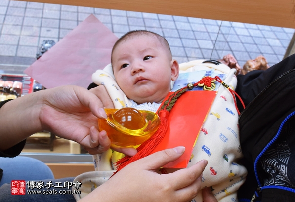 剃胎毛、滿月剃頭、嬰兒剃頭、嬰兒理髮、嬰兒剃髮、嬰兒剃胎毛、嬰兒滿月剃頭、寶寶剃頭、剃胎毛儀式、剃胎毛吉祥話、滿月剃頭儀式、滿月剃頭吉祥話、寶寶剃胎毛、寶寶滿月剃頭理髮、新竹香山區剃胎毛、新竹香山區滿月剃頭、新竹香山區嬰兒剃頭剃胎毛、新竹香山區嬰兒理髮、新竹香山區嬰兒剃髮、陳寶寶(新竹香山區嬰兒寶寶滿月剃頭理髮、免費嬰兒剃胎毛儀式吉祥話)。中國風會場，爸媽寶貝免費穿「日中韓」古裝禮服。專業拍照、DVD光碟、證書。★購買「臍帶章、肚臍章、胎毛筆刷印章」贈送：剃頭、收涎、抓周，三選一。2016.03.26  照片16