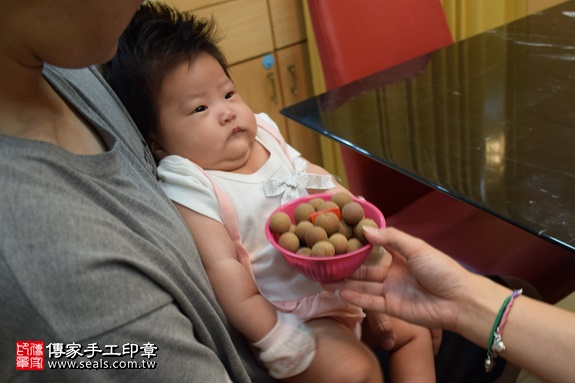 剃胎毛、滿月剃頭、嬰兒剃頭、嬰兒理髮、嬰兒剃髮、嬰兒剃胎毛、嬰兒滿月剃頭、寶寶剃頭、剃胎毛儀式、剃胎毛吉祥話、滿月剃頭儀式、滿月剃頭吉祥話、寶寶剃胎毛、寶寶滿月剃頭理髮、 桃園市蘆竹地區剃胎毛、桃園市蘆竹地區滿月剃頭、桃園市蘆竹地區嬰兒剃頭剃胎毛、桃園市蘆竹地區嬰兒理髮、桃園市嬰兒剃髮、 簡寶寶(桃園蘆竹區到府嬰兒寶寶滿月剃頭理髮、免費到府嬰兒剃胎毛儀式吉祥話)。到府剃頭剃胎毛主持、專業拍照、DVD光碟、證書。★購買「臍帶章、肚臍章、胎毛筆刷印章」贈送：剃頭、收涎、抓周，三選一。2017.09.02照片7