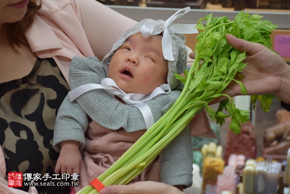 剃胎毛、滿月剃頭、嬰兒剃頭、嬰兒理髮、嬰兒剃髮、嬰兒剃胎毛、嬰兒滿月剃頭、寶寶剃頭、剃胎毛儀式、剃胎毛吉祥話、滿月剃頭儀式、滿月剃頭吉祥話、寶寶剃胎毛、寶寶滿月剃頭理髮、 新北市永和地區剃胎毛、新北市永和地區滿月剃頭、新北市永和地區嬰兒剃頭剃胎毛、新北市永和地區嬰兒理髮、新北市嬰兒剃髮、謝寶寶(新北永和區嬰兒寶寶滿月剃頭理髮、免費嬰兒剃胎毛儀式吉祥話)。中國風會場，爸媽寶貝免費穿「日中韓」古裝禮服。專業拍照、DVD光碟、證書。★購買「臍帶章、肚臍章、胎毛筆刷印章」贈送：剃頭、收涎、抓周，三選一。2017.10.26照片12