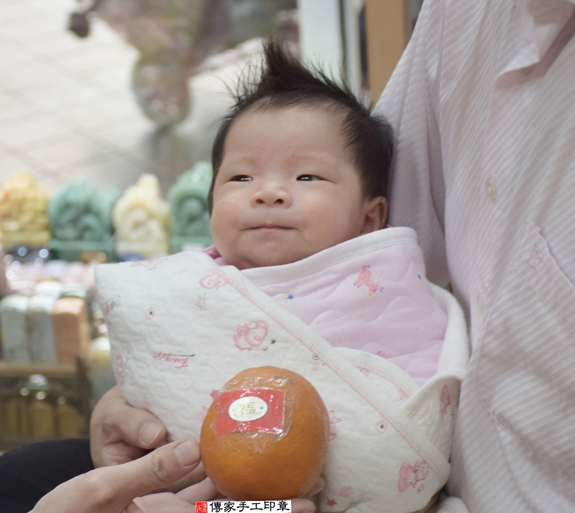 梁寶寶(新北永和區嬰兒寶寶滿月剃頭理髮、免費嬰兒剃胎毛儀式吉祥話)。中國風會場，爸媽寶貝免費穿「日中韓」古裝禮服。專業拍照、DVD光碟、證書。★購買「臍帶章、肚臍章、胎毛筆刷印章」贈送：剃頭、收涎、抓周，三選一。 2015.12.05 照片8