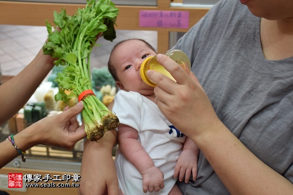 剃胎毛、滿月剃頭、嬰兒剃頭、嬰兒理髮、嬰兒剃髮、嬰兒剃胎毛、嬰兒滿月剃頭、寶寶剃頭、剃胎毛儀式、剃胎毛吉祥話、滿月剃頭儀式、滿月剃頭吉祥話、寶寶剃胎毛、寶寶滿月剃頭理髮、 新北市永和地區剃胎毛、新北市永和地區滿月剃頭、新北市永和地區嬰兒剃頭剃胎毛、新北市永和地區嬰兒理髮、新北市嬰兒剃髮、鄭寶寶(新北永和區嬰兒寶寶滿月剃頭理髮、免費嬰兒剃胎毛儀式吉祥話)。中國風會場，爸媽寶貝免費穿「日中韓」古裝禮服。專業拍照、DVD光碟、證書。★購買「臍帶章、肚臍章、胎毛筆刷印章」贈送：剃頭、收涎、抓周，三選一。2017.09.30照片11