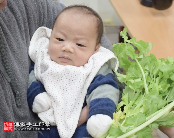 剃胎毛、滿月剃頭、嬰兒剃頭、嬰兒理髮、嬰兒剃髮、嬰兒剃胎毛、嬰兒滿月剃頭、寶寶剃頭、剃胎毛儀式、剃胎毛吉祥話、滿月剃頭儀式、滿月剃頭吉祥話、寶寶剃胎毛、寶寶滿月剃頭理髮、新北永和區剃胎毛、新北永和區滿月剃頭、新北永和區嬰兒剃頭剃胎毛、新北永和區嬰兒理髮、新北永和區嬰兒剃髮、簡寶寶(新北永和區嬰兒寶寶滿月剃頭理髮、免費嬰兒剃胎毛儀式吉祥話)。中國風會場，爸媽寶貝免費穿「日中韓」古裝禮服。專業拍照、DVD光碟、證書。★購買「臍帶章、肚臍章、胎毛筆刷印章」贈送：剃頭、收涎、抓周，三選一。2016.01.23 照片10