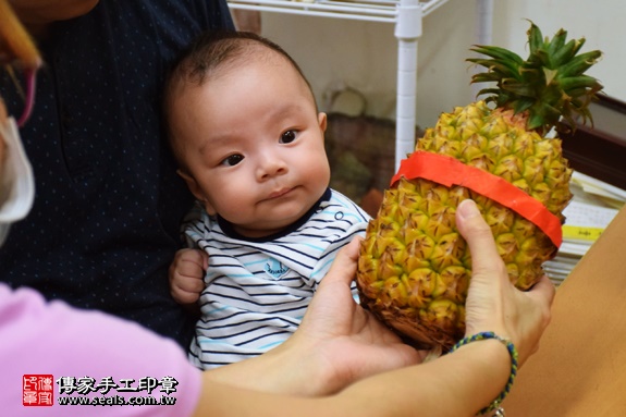 剃胎毛、滿月剃頭、嬰兒剃頭、嬰兒理髮、嬰兒剃髮、嬰兒剃胎毛、嬰兒滿月剃頭、寶寶剃頭、剃胎毛儀式、剃胎毛吉祥話、滿月剃頭儀式、滿月剃頭吉祥話、寶寶剃胎毛、寶寶滿月剃頭理髮、新北永和區剃胎毛、新北永和區滿月剃頭、新北永和區嬰兒剃頭剃胎毛、新北永和區嬰兒理髮、新北永和區嬰兒剃髮、林寶寶(新北永和區嬰兒寶寶滿月剃頭理髮、免費嬰兒剃胎毛儀式吉祥話)。中國風會場，爸媽寶貝免費穿「日中韓」古裝禮服。專業拍照、DVD光碟、證書。★購買「臍帶章、肚臍章、胎毛筆刷印章」贈送：剃頭、收涎、抓周，三選一。2016.07.23  照片15