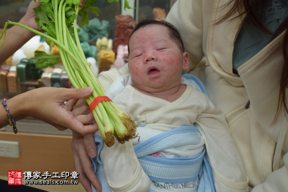 剃胎毛、滿月剃頭、嬰兒剃頭、嬰兒理髮、嬰兒剃髮、嬰兒剃胎毛、嬰兒滿月剃頭、寶寶剃頭、剃胎毛儀式、剃胎毛吉祥話、滿月剃頭儀式、滿月剃頭吉祥話、寶寶剃胎毛、寶寶滿月剃頭理髮、 新北市永和地區剃胎毛、新北市永和地區滿月剃頭、新北市永和地區嬰兒剃頭剃胎毛、新北市永和地區嬰兒理髮、新北市嬰兒剃髮、許寶寶(新北永和區嬰兒寶寶滿月剃頭理髮、免費嬰兒剃胎毛儀式吉祥話)。中國風會場，爸媽寶貝免費穿「日中韓」古裝禮服。專業拍照、DVD光碟、證書。★購買「臍帶章、肚臍章、胎毛筆刷印章」贈送：剃頭、收涎、抓周，三選一。2017.10.21照片11