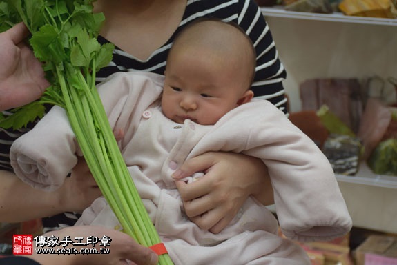 剃胎毛、滿月剃頭、嬰兒剃頭、嬰兒理髮、嬰兒剃髮、嬰兒剃胎毛、嬰兒滿月剃頭、寶寶剃頭、剃胎毛儀式、剃胎毛吉祥話、滿月剃頭儀式、滿月剃頭吉祥話、寶寶剃胎毛、寶寶滿月剃頭理髮、新北永和區剃胎毛、新北永和區滿月剃頭、新北永和區嬰兒剃頭剃胎毛、新北永和區嬰兒理髮、新北永和區嬰兒剃髮、林寶寶(新北永和區嬰兒寶寶滿月剃頭理髮、免費嬰兒剃胎毛儀式吉祥話)。中國風會場，爸媽寶貝免費穿「日中韓」古裝禮服。專業拍照、DVD光碟、證書。★購買「臍帶章、肚臍章、胎毛筆刷印章」贈送：剃頭、收涎、抓周，三選一。2017.02.03 照片11