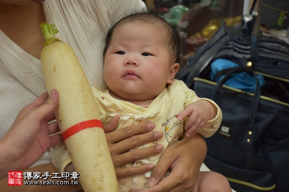 剃胎毛、滿月剃頭、嬰兒剃頭、嬰兒理髮、嬰兒剃髮、嬰兒剃胎毛、嬰兒滿月剃頭、寶寶剃頭、剃胎毛儀式、剃胎毛吉祥話、滿月剃頭儀式、滿月剃頭吉祥話、寶寶剃胎毛、寶寶滿月剃頭理髮、新北永和區剃胎毛、新北永和區滿月剃頭、新北永和區嬰兒剃頭剃胎毛、新北永和區嬰兒理髮、新北永和區嬰兒剃髮、黃寶寶(新北永和區嬰兒寶寶滿月剃頭理髮、免費嬰兒剃胎毛儀式吉祥話)。中國風會場，爸媽寶貝免費穿「日中韓」古裝禮服。專業拍照、DVD光碟、證書。★購買「臍帶章、肚臍章、胎毛筆刷印章」贈送：剃頭、收涎、抓周，三選一。2017.07.26 照片10