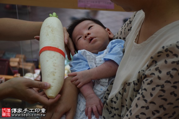 剃胎毛、滿月剃頭、嬰兒剃頭、嬰兒理髮、嬰兒剃髮、嬰兒剃胎毛、嬰兒滿月剃頭、寶寶剃頭、剃胎毛儀式、剃胎毛吉祥話、滿月剃頭儀式、滿月剃頭吉祥話、寶寶剃胎毛、寶寶滿月剃頭理髮、新北永和區剃胎毛、新北永和區滿月剃頭、新北永和區嬰兒剃頭剃胎毛、新北永和區嬰兒理髮、新北永和區嬰兒剃髮、金寶寶(新北永和區嬰兒寶寶滿月剃頭理髮、免費嬰兒剃胎毛儀式吉祥話)。中國風會場，爸媽寶貝免費穿「日中韓」古裝禮服。專業拍照、DVD光碟、證書。★購買「臍帶章、肚臍章、胎毛筆刷印章」贈送：剃頭、收涎、抓周，三選一。2016.08.21  照片12