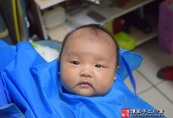 剃胎毛、滿月剃頭、嬰兒剃頭、嬰兒理髮、嬰兒剃髮、嬰兒剃胎毛、嬰兒滿月剃頭、寶寶剃頭、剃胎毛儀式、剃胎毛吉祥話、滿月剃頭儀式、滿月剃頭吉祥話、寶寶剃胎毛、寶寶滿月剃頭理髮、 新竹市剃胎毛、新竹市滿月剃頭、 新竹市嬰兒剃頭剃胎毛、新竹市嬰兒理髮、新竹市嬰兒剃髮、陳寶寶(新竹市到府嬰兒寶寶滿月剃頭理髮、免費到府嬰兒剃胎毛儀式吉祥話)。到府剃頭剃胎毛主持、專業拍照、DVD光碟、證書。★購買「臍帶章、肚臍章、胎毛筆刷印章」贈送：剃頭、收涎、抓周，三選一。2016.01.25 照片3