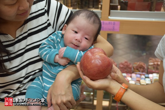 剃胎毛、滿月剃頭、嬰兒剃頭、嬰兒理髮、嬰兒剃髮、嬰兒剃胎毛、嬰兒滿月剃頭、寶寶剃頭、剃胎毛儀式、剃胎毛吉祥話、滿月剃頭儀式、滿月剃頭吉祥話、寶寶剃胎毛、寶寶滿月剃頭理髮、 新北市永和地區剃胎毛、新北市永和地區滿月剃頭、新北市永和地區嬰兒剃頭剃胎毛、新北市永和地區嬰兒理髮、新北市嬰兒剃髮、林寶寶(新北永和區嬰兒寶寶滿月剃頭理髮、免費嬰兒剃胎毛儀式吉祥話)。中國風會場，爸媽寶貝免費穿「日中韓」古裝禮服。專業拍照、DVD光碟、證書。★購買「臍帶章、肚臍章、胎毛筆刷印章」贈送：剃頭、收涎、抓周，三選一。2017.09.23照片9