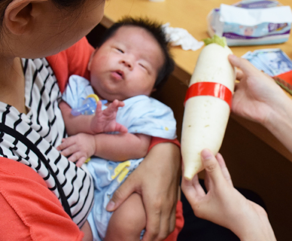 吳寶寶(台中北區嬰兒寶寶滿月剃頭理髮、免費嬰兒剃胎毛儀式吉祥話)。中國風會場，爸媽寶貝免費穿「日中韓」古裝禮服。專業拍照、DVD光碟、證書。★購買「臍帶章、肚臍章、胎毛筆刷印章」贈送：剃頭、收涎、抓周，三選一。 2015.07.24 照片7