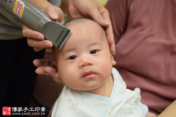 剃胎毛、滿月剃頭、嬰兒剃頭、嬰兒理髮、嬰兒剃髮、嬰兒剃胎毛、嬰兒滿月剃頭、寶寶剃頭、剃胎毛儀式、剃胎毛吉祥話、滿月剃頭儀式、滿月剃頭吉祥話、寶寶剃胎毛、寶寶滿月剃頭理髮、新北永和區剃胎毛、新北永和區滿月剃頭、新北永和區嬰兒剃頭剃胎毛、新北永和區嬰兒理髮、新北永和區嬰兒剃髮、沈寶寶(新北永和區嬰兒寶寶滿月剃頭理髮、免費嬰兒剃胎毛儀式吉祥話)。中國風會場，爸媽寶貝免費穿「日中韓」古裝禮服。專業拍照、DVD光碟、證書。★購買「臍帶章、肚臍章、胎毛筆刷印章」贈送：剃頭、收涎、抓周，三選一。2016.11.26 照片20