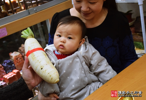 剃胎毛、滿月剃頭、嬰兒剃頭、嬰兒理髮、嬰兒剃髮、嬰兒剃胎毛、嬰兒滿月剃頭、寶寶剃頭、剃胎毛儀式、剃胎毛吉祥話、滿月剃頭儀式、滿月剃頭吉祥話、寶寶剃胎毛、寶寶滿月剃頭理髮、新北永和區剃胎毛、新北永和區滿月剃頭、新北永和區嬰兒剃頭剃胎毛、新北永和區嬰兒理髮、新北永和區嬰兒剃髮、林寶寶(新北永和區嬰兒寶寶滿月剃頭理髮、免費嬰兒剃胎毛儀式吉祥話)。中國風會場，爸媽寶貝免費穿「日中韓」古裝禮服。專業拍照、DVD光碟、證書。★購買「臍帶章、肚臍章、胎毛筆刷印章」贈送：剃頭、收涎、抓周，三選一。2016.03.25  照片13