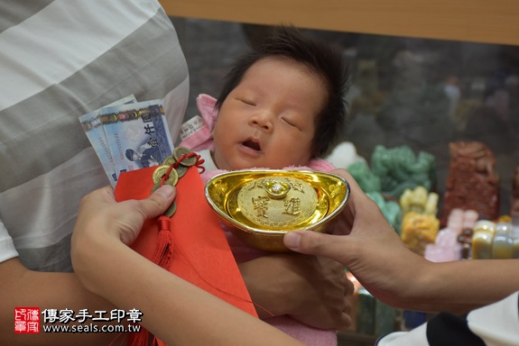 剃胎毛、滿月剃頭、嬰兒剃頭、嬰兒理髮、嬰兒剃髮、嬰兒剃胎毛、嬰兒滿月剃頭、寶寶剃頭、剃胎毛儀式、剃胎毛吉祥話、滿月剃頭儀式、滿月剃頭吉祥話、寶寶剃胎毛、寶寶滿月剃頭理髮、 新北市永和區剃胎毛、新北市永和區滿月剃頭、新北市永和區嬰兒剃頭剃胎毛、新北市永和區嬰兒理髮、新北市嬰兒剃髮、廖寶寶(新北永和區嬰兒寶寶滿月剃頭理髮、免費嬰兒剃胎毛儀式吉祥話)。中國風會場，爸媽寶貝免費穿「日中韓」古裝禮服。專業拍照、DVD光碟、證書。★購買「臍帶章、肚臍章、胎毛筆刷印章」贈送：剃頭、收涎、抓周，三選一。2017.10.15照片15