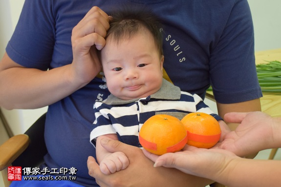 剃胎毛、滿月剃頭、嬰兒剃頭、嬰兒理髮、嬰兒剃髮、嬰兒剃胎毛、嬰兒滿月剃頭、寶寶剃頭、剃胎毛儀式、剃胎毛吉祥話、滿月剃頭儀式、滿月剃頭吉祥話、寶寶剃胎毛、寶寶滿月剃頭理髮、 新北市永和地區剃胎毛、新北市永和地區滿月剃頭、新北市永和地區嬰兒剃頭剃胎毛、新北市永和地區嬰兒理髮、新北市嬰兒剃髮、王寶寶(新北永和區府嬰兒寶寶滿月剃頭理髮、免費到府嬰兒剃胎毛儀式吉祥話)。到府剃頭剃胎毛主持、專業拍照、DVD光碟、證書。★購買「臍帶章、肚臍章、胎毛筆刷印章」贈送：剃頭、收涎、抓周，三選一。2017.09.15照片9
