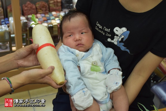 剃胎毛、滿月剃頭、嬰兒剃頭、嬰兒理髮、嬰兒剃髮、嬰兒剃胎毛、嬰兒滿月剃頭、寶寶剃頭、剃胎毛儀式、剃胎毛吉祥話、滿月剃頭儀式、滿月剃頭吉祥話、寶寶剃胎毛、寶寶滿月剃頭理髮、 新北市永和地區剃胎毛、新北市永和地區滿月剃頭、新北市永和地區嬰兒剃頭剃胎毛、新北市永和地區嬰兒理髮、新北市嬰兒剃髮、曹寶寶(新北永和區嬰兒寶寶滿月剃頭理髮、免費嬰兒剃胎毛儀式吉祥話)。中國風會場，爸媽寶貝免費穿「日中韓」古裝禮服。專業拍照、DVD光碟、證書。★購買「臍帶章、肚臍章、胎毛筆刷印章」贈送：剃頭、收涎、抓周，三選一。2017.10.04照片11