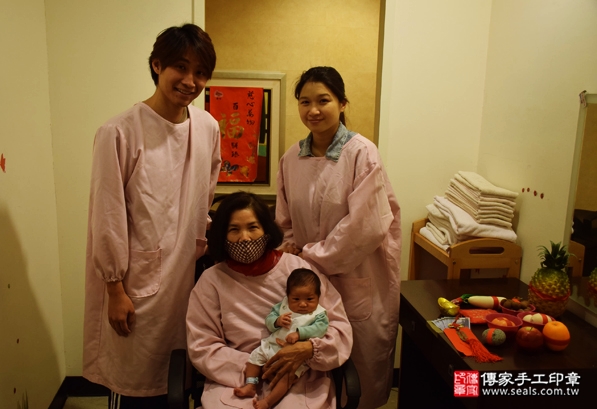 剃胎毛、滿月剃頭、嬰兒剃頭、嬰兒理髮、嬰兒剃髮、嬰兒剃胎毛、嬰兒滿月剃頭、寶寶剃頭、剃胎毛儀式、剃胎毛吉祥話、滿月剃頭儀式、滿月剃頭吉祥話、寶寶剃胎毛、寶寶滿月剃頭理髮、 新北中和區剃胎毛、新北中和區滿月剃頭、 新北中和區嬰兒剃頭剃胎毛、新北中和區嬰兒理髮、新北中和區嬰兒剃髮、張寶寶(新北中和區到府嬰兒寶寶滿月剃頭理髮、免費到府嬰兒剃胎毛儀式吉祥話)。到府剃頭剃胎毛主持、專業拍照、DVD光碟、證書。★購買「臍帶章、肚臍章、胎毛筆刷印章」贈送：剃頭、收涎、抓周，三選一。2016.03.25 照片2