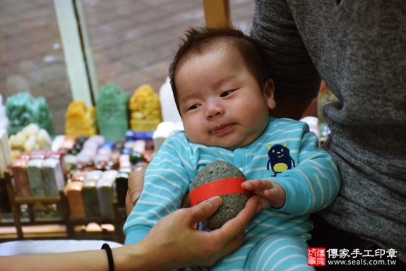 剃胎毛、滿月剃頭、嬰兒剃頭、嬰兒理髮、嬰兒剃髮、嬰兒剃胎毛、嬰兒滿月剃頭、寶寶剃頭、剃胎毛儀式、剃胎毛吉祥話、滿月剃頭儀式、滿月剃頭吉祥話、寶寶剃胎毛、寶寶滿月剃頭理髮、新北永和區剃胎毛、新北永和區滿月剃頭、新北永和區嬰兒剃頭剃胎毛、新北永和區嬰兒理髮、新北永和區嬰兒剃髮、劉寶寶(新北永和區嬰兒寶寶滿月剃頭理髮、免費嬰兒剃胎毛儀式吉祥話)。中國風會場，爸媽寶貝免費穿「日中韓」古裝禮服。專業拍照、DVD光碟、證書。★購買「臍帶章、肚臍章、胎毛筆刷印章」贈送：剃頭、收涎、抓周，三選一。2016.04.17  照片5