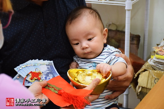剃胎毛、滿月剃頭、嬰兒剃頭、嬰兒理髮、嬰兒剃髮、嬰兒剃胎毛、嬰兒滿月剃頭、寶寶剃頭、剃胎毛儀式、剃胎毛吉祥話、滿月剃頭儀式、滿月剃頭吉祥話、寶寶剃胎毛、寶寶滿月剃頭理髮、新北永和區剃胎毛、新北永和區滿月剃頭、新北永和區嬰兒剃頭剃胎毛、新北永和區嬰兒理髮、新北永和區嬰兒剃髮、林寶寶(新北永和區嬰兒寶寶滿月剃頭理髮、免費嬰兒剃胎毛儀式吉祥話)。中國風會場，爸媽寶貝免費穿「日中韓」古裝禮服。專業拍照、DVD光碟、證書。★購買「臍帶章、肚臍章、胎毛筆刷印章」贈送：剃頭、收涎、抓周，三選一。2016.07.23  照片16
