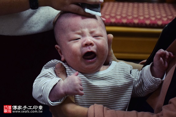 剃胎毛、滿月剃頭、嬰兒剃頭、嬰兒理髮、嬰兒剃髮、嬰兒剃胎毛、嬰兒滿月剃頭、寶寶剃頭、剃胎毛儀式、剃胎毛吉祥話、滿月剃頭儀式、滿月剃頭吉祥話、寶寶剃胎毛、寶寶滿月剃頭理髮、 彰化芳苑鄉剃胎毛、彰化芳苑鄉滿月剃頭、 彰化芳苑鄉嬰兒剃頭剃胎毛、彰化芳苑鄉嬰兒理髮、彰化芳苑鄉嬰兒剃髮、許寶寶(彰化芳苑鄉到府嬰兒寶寶滿月剃頭理髮、免費到府嬰兒剃胎毛儀式吉祥話)。到府剃頭剃胎毛主持、專業拍照、DVD光碟、證書。★購買「臍帶章、肚臍章、胎毛筆刷印章」贈送：剃頭、收涎、抓周，三選一。2016.12.06  照片15