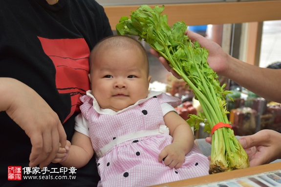 剃胎毛、滿月剃頭、嬰兒剃頭、嬰兒理髮、嬰兒剃髮、嬰兒剃胎毛、嬰兒滿月剃頭、寶寶剃頭、剃胎毛儀式、剃胎毛吉祥話、滿月剃頭儀式、滿月剃頭吉祥話、寶寶剃胎毛、寶寶滿月剃頭理髮、 新北市永和地區剃胎毛、新北市永和地區滿月剃頭、新北市永和地區嬰兒剃頭剃胎毛、新北市永和地區嬰兒理髮、新北市嬰兒剃髮、鄭寶寶(新北永和區嬰兒寶寶滿月剃頭理髮、免費嬰兒剃胎毛儀式吉祥話)。中國風會場，爸媽寶貝免費穿「日中韓」古裝禮服。專業拍照、DVD光碟、證書。★購買「臍帶章、肚臍章、胎毛筆刷印章」贈送：剃頭、收涎、抓周，三選一。2017.10.03照片12