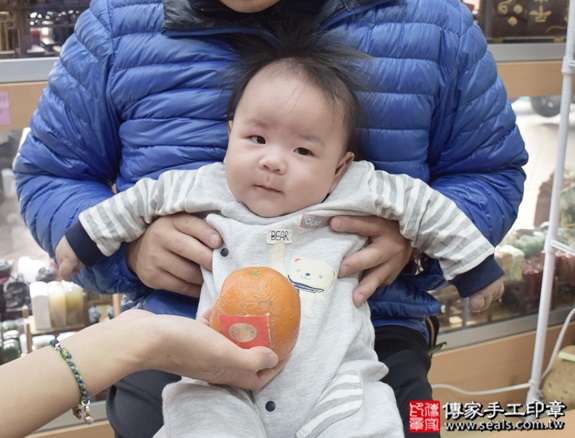 剃胎毛、滿月剃頭、嬰兒剃頭、嬰兒理髮、嬰兒剃髮、嬰兒剃胎毛、嬰兒滿月剃頭、寶寶剃頭、剃胎毛儀式、剃胎毛吉祥話、滿月剃頭儀式、滿月剃頭吉祥話、寶寶剃胎毛、寶寶滿月剃頭理髮、 新北永和區剃胎毛、新北永和區滿月剃頭、新北永和區嬰兒剃頭剃胎毛、新北永和區嬰兒理髮、新北永和區嬰兒剃髮、吳寶寶(新北永和區嬰兒寶寶滿月剃頭理髮、免費嬰兒剃胎毛儀式吉祥話)。中國風會場，爸媽寶貝免費穿「日中韓」古裝禮服。專業拍照、DVD光碟、證書。★購買「臍帶章、肚臍章、胎毛筆刷印章」贈送：剃頭、收涎、抓周，三選一。2015.12.12 照片9