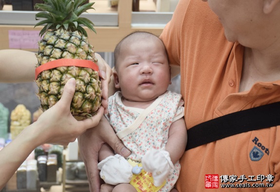 剃胎毛、滿月剃頭、嬰兒剃頭、嬰兒理髮、嬰兒剃髮、嬰兒剃胎毛、嬰兒滿月剃頭、寶寶剃頭、剃胎毛儀式、剃胎毛吉祥話、滿月剃頭儀式、滿月剃頭吉祥話、寶寶剃胎毛、寶寶滿月剃頭理髮、新北永和區剃胎毛、新北永和區滿月剃頭、新北永和區嬰兒剃頭剃胎毛、新北永和區嬰兒理髮、新北永和區嬰兒剃髮、張寶寶(新北永和區嬰兒寶寶滿月剃頭理髮、免費嬰兒剃胎毛儀式吉祥話)。中國風會場，爸媽寶貝免費穿「日中韓」古裝禮服。專業拍照、DVD光碟、證書。★購買「臍帶章、肚臍章、胎毛筆刷印章」贈送：剃頭、收涎、抓周，三選一。2016.05.24  照片13
