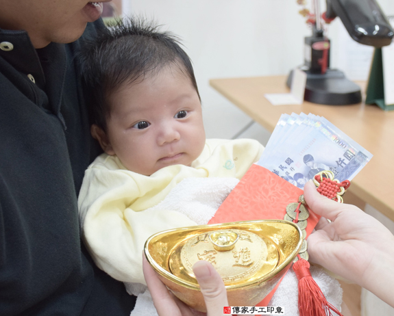 柳寶寶(新北永和區嬰兒寶寶滿月剃頭理髮、免費嬰兒剃胎毛儀式吉祥話)。中國風會場，爸媽寶貝免費穿「日中韓」古裝禮服。專業拍照、DVD光碟、證書。★購買「臍帶章、肚臍章、胎毛筆刷印章」贈送：剃頭、收涎、抓周，三選一。 2015.11.29 照片15