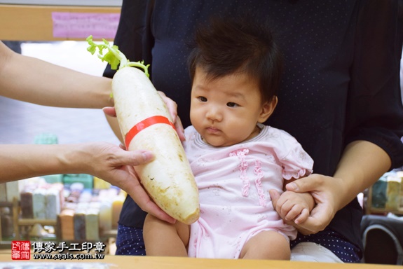 剃胎毛、滿月剃頭、嬰兒剃頭、嬰兒理髮、嬰兒剃髮、嬰兒剃胎毛、嬰兒滿月剃頭、寶寶剃頭、剃胎毛儀式、剃胎毛吉祥話、滿月剃頭儀式、滿月剃頭吉祥話、寶寶剃胎毛、寶寶滿月剃頭理髮、新北永和區剃胎毛、新北永和區滿月剃頭、新北永和區嬰兒剃頭剃胎毛、新北永和區嬰兒理髮、新北永和區嬰兒剃髮、雷寶寶(新北永和區嬰兒寶寶滿月剃頭理髮、免費嬰兒剃胎毛儀式吉祥話)。中國風會場，爸媽寶貝免費穿「日中韓」古裝禮服。專業拍照、DVD光碟、證書。★購買「臍帶章、肚臍章、胎毛筆刷印章」贈送：剃頭、收涎、抓周，三選一。2016.08.21  照片13