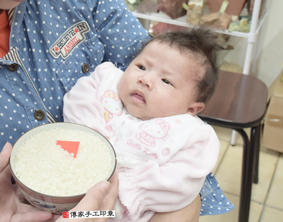 劉寶寶(新北永和區嬰兒寶寶滿月剃頭理髮、免費嬰兒剃胎毛儀式吉祥話)。中國風會場，爸媽寶貝免費穿「日中韓」古裝禮服。專業拍照、DVD光碟、證書。★購買「臍帶章、肚臍章、胎毛筆刷印章」贈送：剃頭、收涎、抓周，三選一。 2015.11.26 照片6