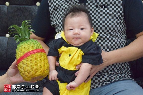 剃胎毛、滿月剃頭、嬰兒剃頭、嬰兒理髮、嬰兒剃髮、嬰兒剃胎毛、嬰兒滿月剃頭、寶寶剃頭、剃胎毛儀式、剃胎毛吉祥話、滿月剃頭儀式、滿月剃頭吉祥話、寶寶剃胎毛、寶寶滿月剃頭理髮、 新北市汐止地區剃胎毛、新北市汐止地區滿月剃頭、新北市汐止地區嬰兒剃頭剃胎毛、新北市汐止地區嬰兒理髮、新北市嬰兒剃髮、呂寶寶(新北汐止區到府嬰兒寶寶滿月剃頭理髮、免費到府嬰兒剃胎毛儀式吉祥話)。到府剃頭剃胎毛主持、專業拍照、DVD光碟、證書。★購買「臍帶章、肚臍章、胎毛筆刷印章」贈送：剃頭、收涎、抓周，三選一。2017.09.06照片12