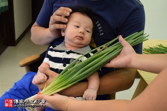 剃胎毛、滿月剃頭、嬰兒剃頭、嬰兒理髮、嬰兒剃髮、嬰兒剃胎毛、嬰兒滿月剃頭、寶寶剃頭、剃胎毛儀式、剃胎毛吉祥話、滿月剃頭儀式、滿月剃頭吉祥話、寶寶剃胎毛、寶寶滿月剃頭理髮、 新北市永和地區剃胎毛、新北市永和地區滿月剃頭、新北市永和地區嬰兒剃頭剃胎毛、新北市永和地區嬰兒理髮、新北市嬰兒剃髮、王寶寶(新北永和區府嬰兒寶寶滿月剃頭理髮、免費到府嬰兒剃胎毛儀式吉祥話)。到府剃頭剃胎毛主持、專業拍照、DVD光碟、證書。★購買「臍帶章、肚臍章、胎毛筆刷印章」贈送：剃頭、收涎、抓周，三選一。2017.09.15照片10
