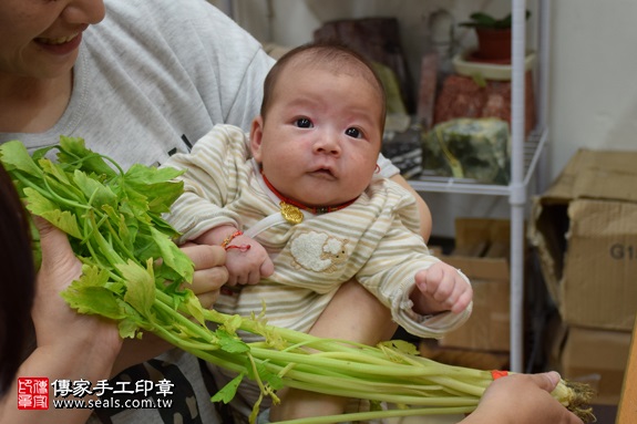 剃胎毛、滿月剃頭、嬰兒剃頭、嬰兒理髮、嬰兒剃髮、嬰兒剃胎毛、嬰兒滿月剃頭、寶寶剃頭、剃胎毛儀式、剃胎毛吉祥話、滿月剃頭儀式、滿月剃頭吉祥話、寶寶剃胎毛、寶寶滿月剃頭理髮、新北永和區剃胎毛、新北永和區滿月剃頭、新北永和區嬰兒剃頭剃胎毛、新北永和區嬰兒理髮、新北永和區嬰兒剃髮、鵝妹妹(新北永和區嬰兒寶寶滿月剃頭理髮、免費嬰兒剃胎毛儀式吉祥話)。中國風會場，爸媽寶貝免費穿「日中韓」古裝禮服。專業拍照、DVD光碟、證書。★購買「臍帶章、肚臍章、胎毛筆刷印章」贈送：剃頭、收涎、抓周，三選一。2017.05.09 照片11