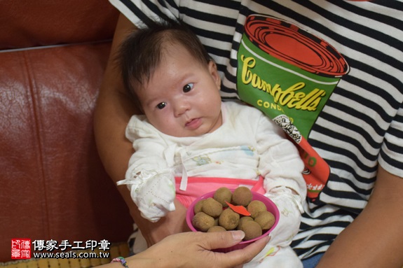 剃胎毛、滿月剃頭、嬰兒剃頭、嬰兒理髮、嬰兒剃髮、嬰兒剃胎毛、嬰兒滿月剃頭、寶寶剃頭、剃胎毛儀式、剃胎毛吉祥話、滿月剃頭儀式、滿月剃頭吉祥話、寶寶剃胎毛、寶寶滿月剃頭理髮、 新北市新莊地區剃胎毛、新北市新莊地區滿月剃頭、新北市新莊地區嬰兒剃頭剃胎毛、新北市新莊地區嬰兒理髮、新北市嬰兒剃髮、李寶寶(新北新莊區到府嬰兒寶寶滿月剃頭理髮、免費到府嬰兒剃胎毛儀式吉祥話)。到府剃頭剃胎毛主持、專業拍照、DVD光碟、證書。★購買「臍帶章、肚臍章、胎毛筆刷印章」贈送：剃頭、收涎、抓周，三選一。2017.09.04照片7