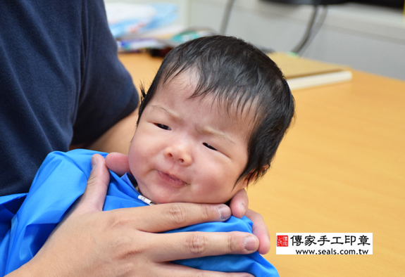 賴寶寶(台中北區嬰兒寶寶滿月剃頭理髮、免費嬰兒剃胎毛儀式吉祥話)。中國風會場，爸媽寶貝免費穿「日中韓」古裝禮服。專業拍照、DVD光碟、證書。★購買「臍帶章、肚臍章、胎毛筆刷印章」贈送：剃頭、收涎、抓周，三選一。 2015.09.06 照片17