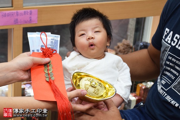 剃胎毛、滿月剃頭、嬰兒剃頭、嬰兒理髮、嬰兒剃髮、嬰兒剃胎毛、嬰兒滿月剃頭、寶寶剃頭、剃胎毛儀式、剃胎毛吉祥話、滿月剃頭儀式、滿月剃頭吉祥話、寶寶剃胎毛、寶寶滿月剃頭理髮、 新北市永和地區剃胎毛、新北市永和地區滿月剃頭、新北市永和地區嬰兒剃頭剃胎毛、新北市永和地區嬰兒理髮、新北市嬰兒剃髮、何寶寶(新北永和區嬰兒寶寶滿月剃頭理髮、免費嬰兒剃胎毛儀式吉祥話)。中國風會場，爸媽寶貝免費穿「日中韓」古裝禮服。專業拍照、DVD光碟、證書。★購買「臍帶章、肚臍章、胎毛筆刷印章」贈送：剃頭、收涎、抓周，三選一。2017.09.24照片15