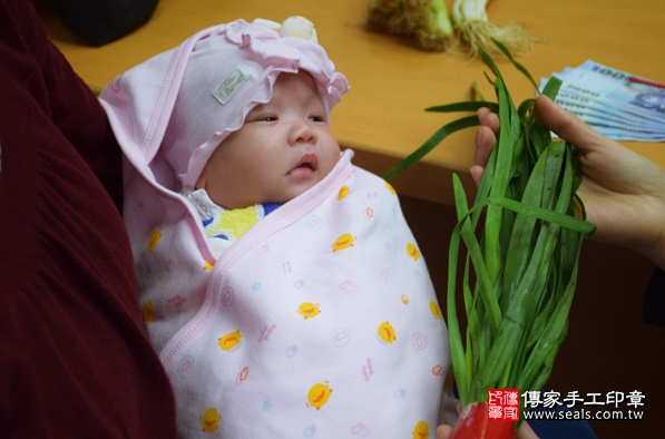 剃胎毛、滿月剃頭、嬰兒剃頭、嬰兒理髮、嬰兒剃髮、嬰兒剃胎毛、嬰兒滿月剃頭、寶寶剃頭、剃胎毛儀式、剃胎毛吉祥話、滿月剃頭儀式、滿月剃頭吉祥話、寶寶剃胎毛、寶寶滿月剃頭理髮、台中北區剃胎毛、台中北區滿月剃頭、台中北區嬰兒剃頭剃胎毛、台中北區嬰兒理髮、台中北區嬰兒剃髮、楊寶寶(台中北區嬰兒寶寶滿月剃頭理髮、免費嬰兒剃胎毛儀式吉祥話)。中國風會場，爸媽寶貝免費穿「日中韓」古裝禮服。專業拍照、DVD光碟、證書。★購買「臍帶章、肚臍章、胎毛筆刷印章」贈送：剃頭、收涎、抓周，三選一。2016.03.14  照片10