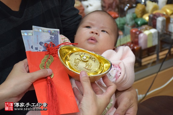 剃胎毛、滿月剃頭、嬰兒剃頭、嬰兒理髮、嬰兒剃髮、嬰兒剃胎毛、嬰兒滿月剃頭、寶寶剃頭、剃胎毛儀式、剃胎毛吉祥話、滿月剃頭儀式、滿月剃頭吉祥話、寶寶剃胎毛、寶寶滿月剃頭理髮、 新北市永和地區剃胎毛、新北市永和地區滿月剃頭、新北市永和地區嬰兒剃頭剃胎毛、新北市永和地區嬰兒理髮、新北市嬰兒剃髮、董寶寶(新北永和區嬰兒寶寶滿月剃頭理髮、免費嬰兒剃胎毛儀式吉祥話)。中國風會場，爸媽寶貝免費穿「日中韓」古裝禮服。專業拍照、DVD光碟、證書。★購買「臍帶章、肚臍章、胎毛筆刷印章」贈送：剃頭、收涎、抓周，三選一。2017.11.18照片15